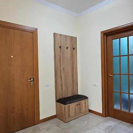 Appartement Next To Blloku 2-bdr Spacious Tirana