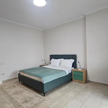 Next To Blloku 2-bdr Spacious Daire Tiran