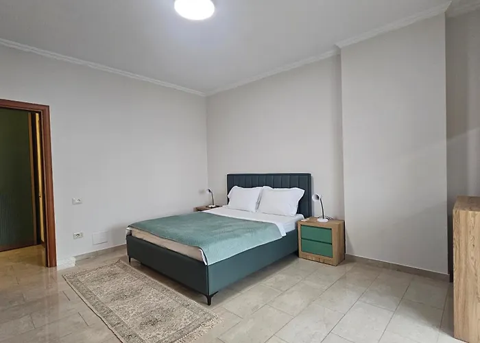 Next To Blloku 2-bdr Spacious Lejlighed Tirana