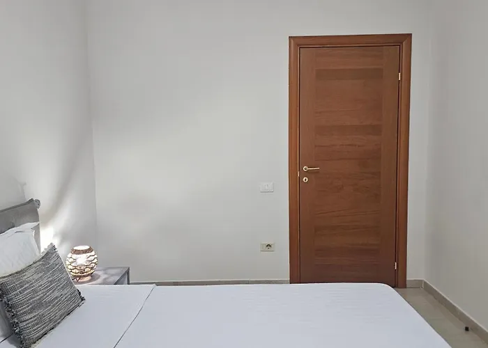 Lejlighed Next To Blloku 2-bdr Spacious Tirana