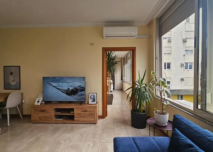 Next To Blloku 2-bdr Spacious Daire *