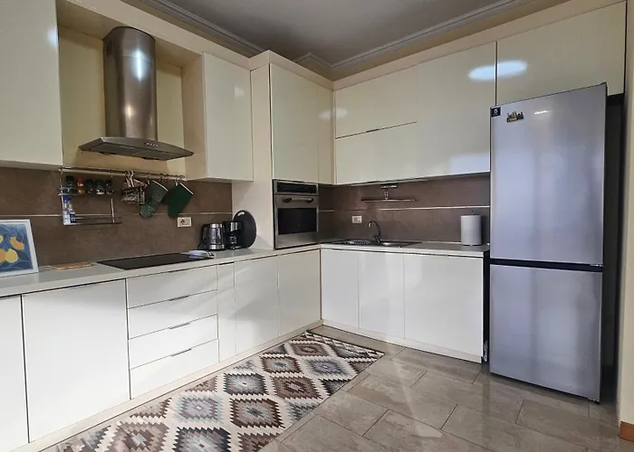 Next To Blloku 2-bdr Spacious Lejlighed Tirana