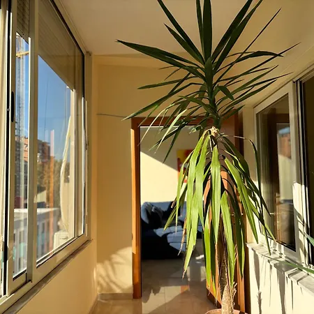 Lägenhet Next To Blloku 2-bdr Spacious Tirana